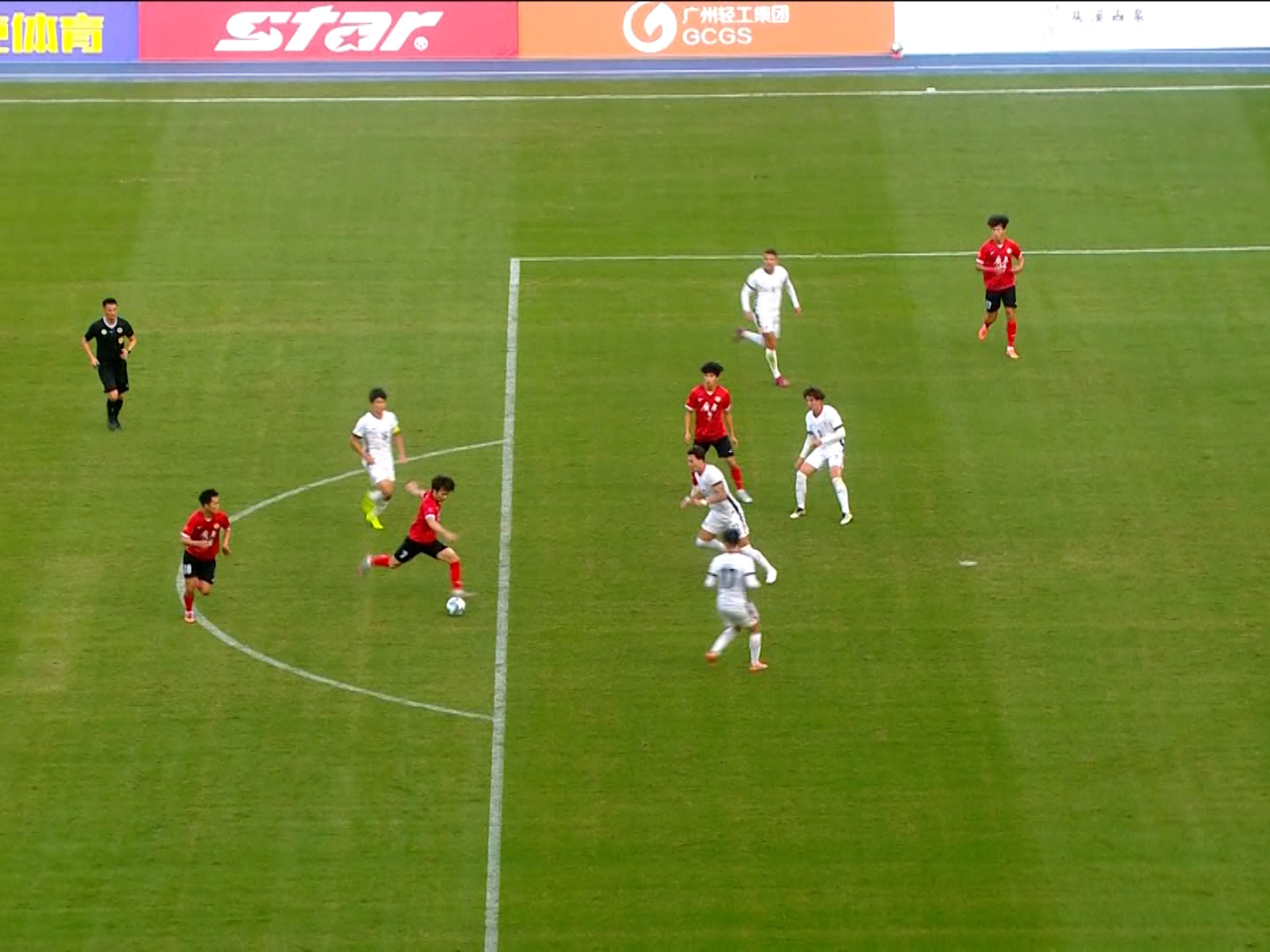 上半場約15分鐘，廣東隊先射入一球12碼，至約34分鐘再入一球。
