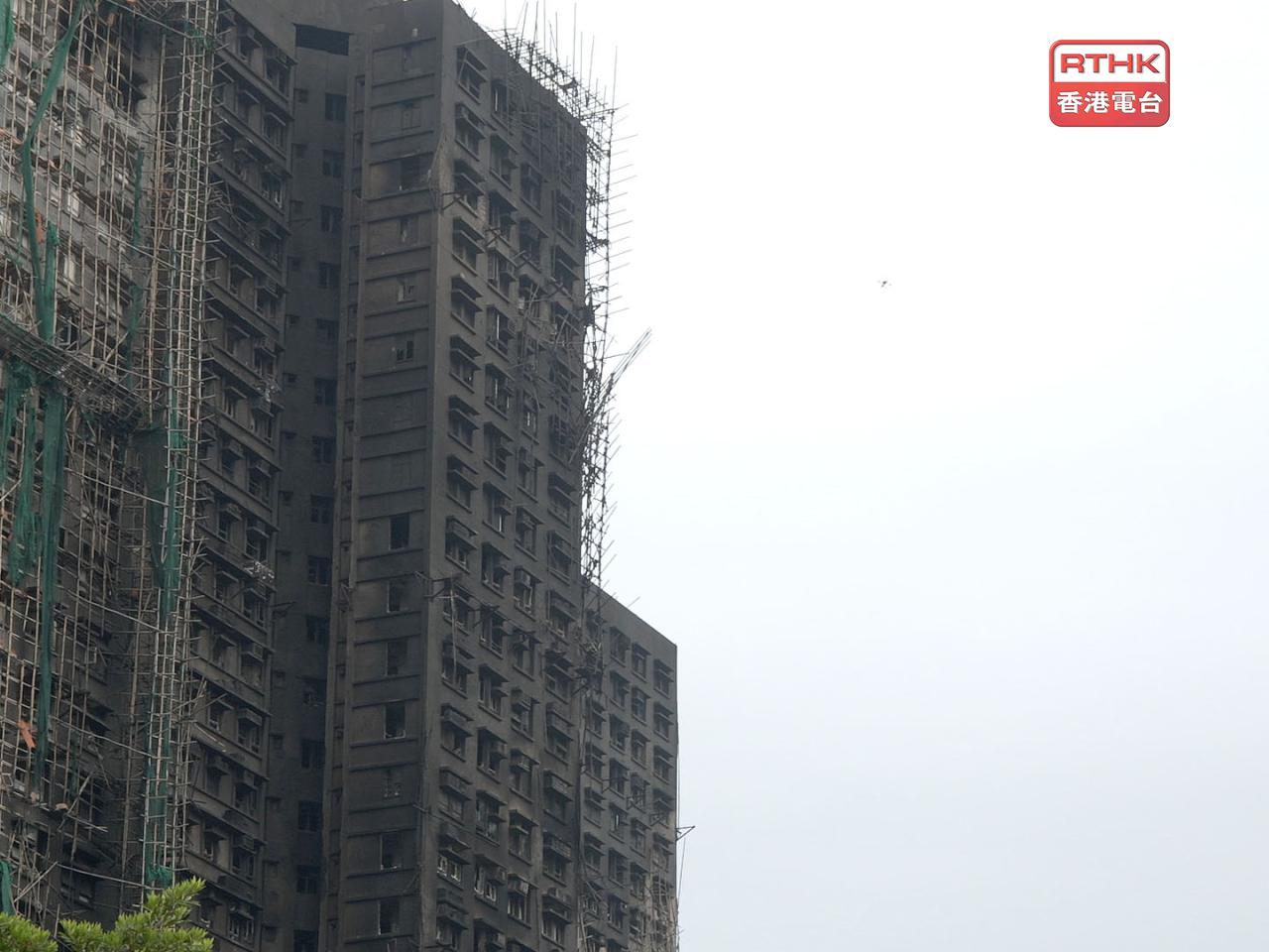 警方將由明天進一步調整大埔火警傷亡查詢熱線服務時間。（港台圖片）