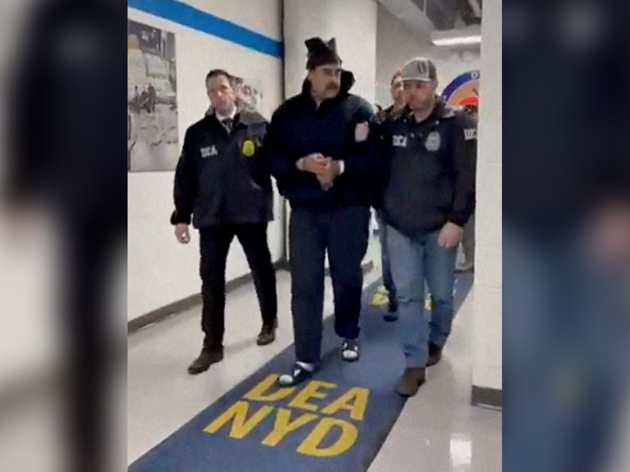 馬杜羅抵達紐約後，被帶到美國緝毒局總部。(路透社)
