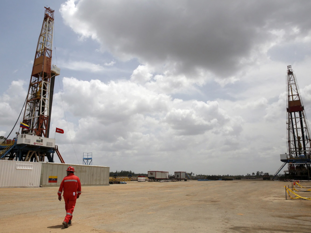 報道指業內人士擔心重建委內瑞拉殘破的油田前景不明。（路透社資料圖片）