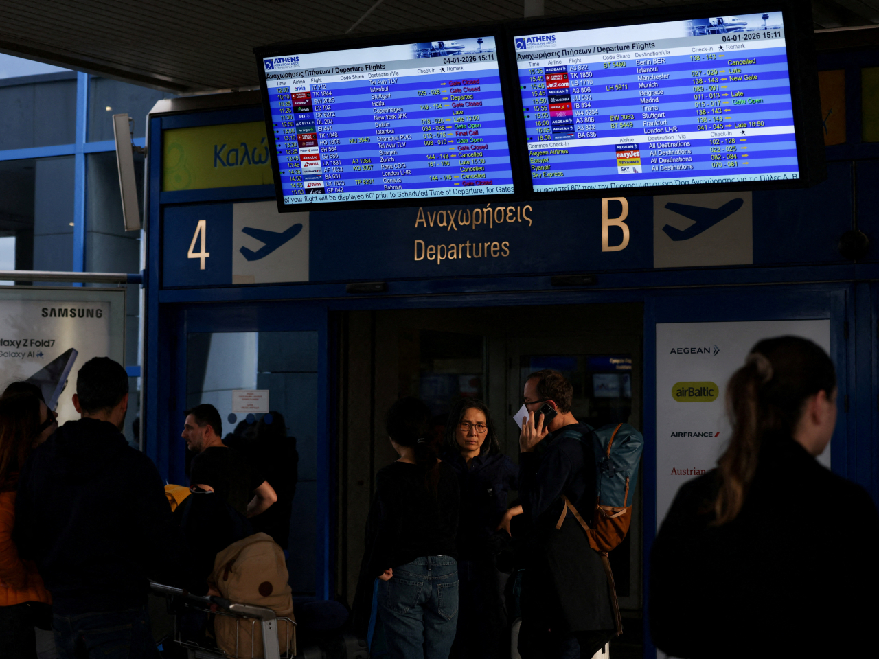 首都雅典的機場約有90班機受影響，其他機場也有數十班機延誤或取消，估計共影響數千人。（路透社）
