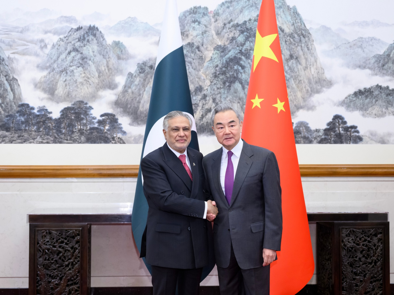 Foreign Minister Wang Yi said during a meeting with his Pakistani counterpart Mohammad Ishaq Dar that the sovereignty and security of all countries should be fully protected by international law. Photo: Xinhua