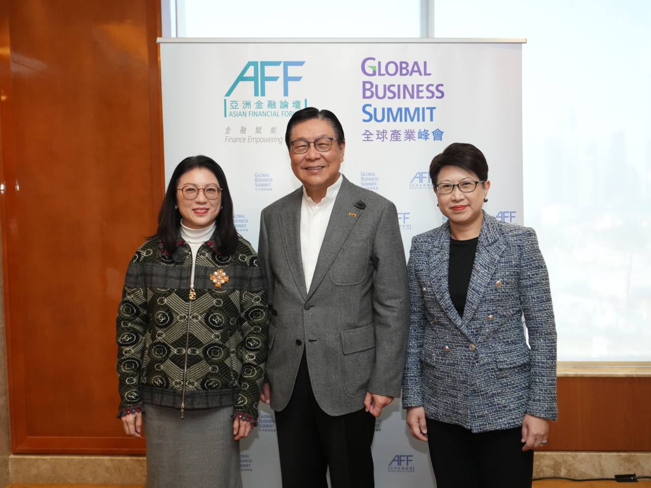 馬時亨（中）稱亞洲金融論壇已成全球標誌性金融論壇；伍楊玉如（左）料將吸引逾3600名參加者。（貿發局圖片）