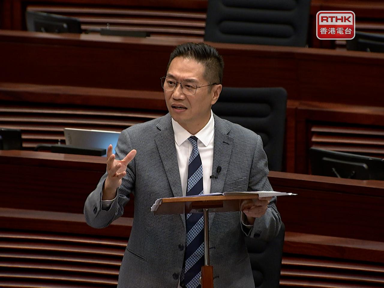 邵家輝說元旦起一連3天假期，本港零售業的營業額不錯。（港台圖片）