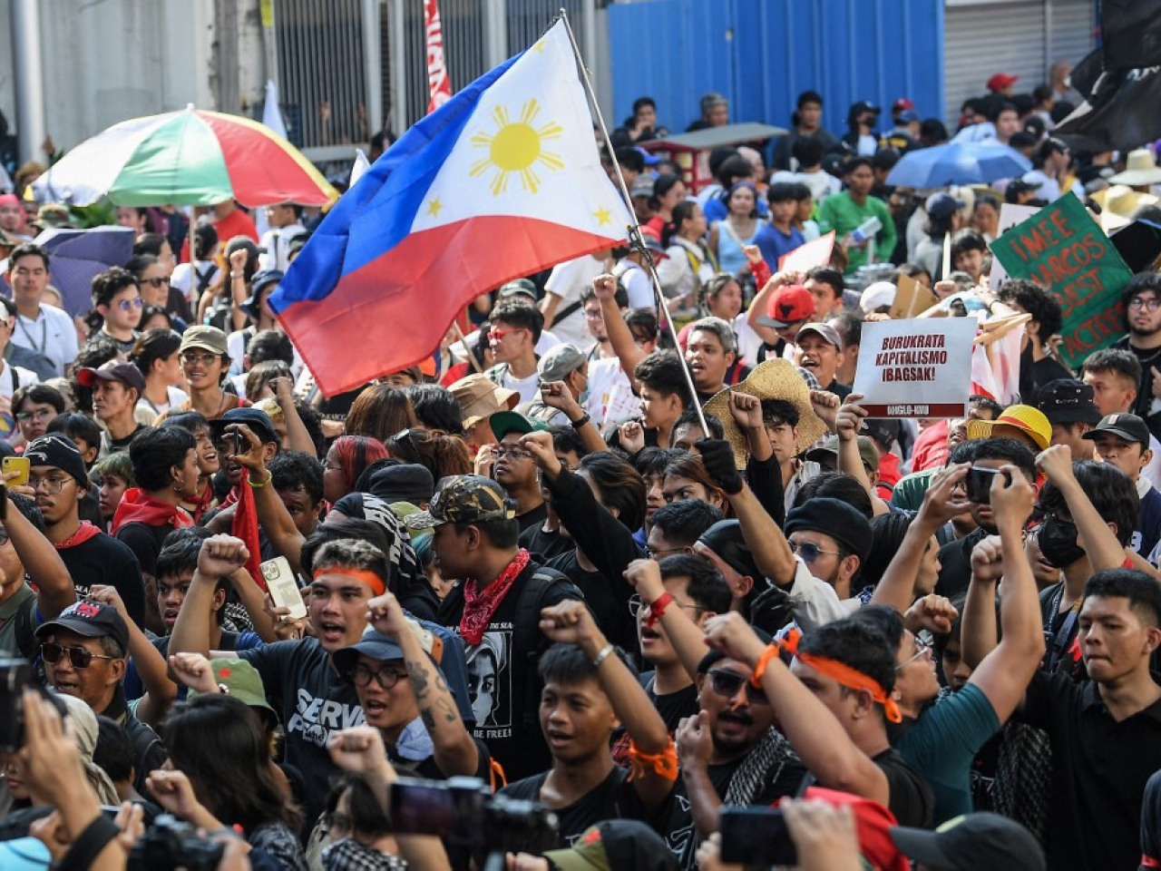 去年11月底，有組織在馬尼拉發起抗議集會，就涉及防洪工程的腐敗醜聞表達不滿。（法新社資料圖片）