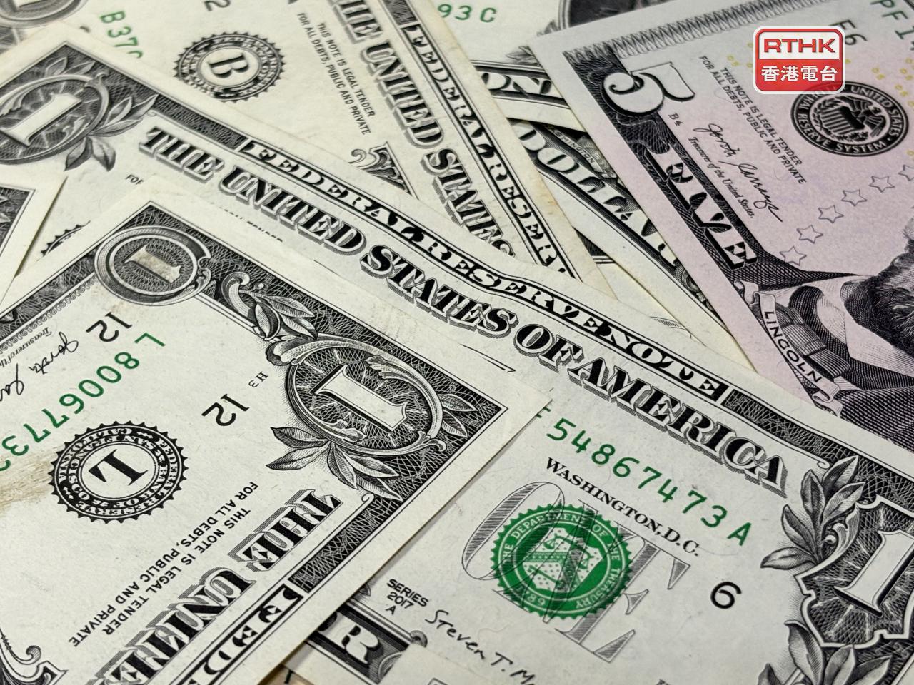 美元兌多個主要貨幣向下，美元指數曾升至近1個月新高，其後倒跌至98.33附近。（港台圖片）