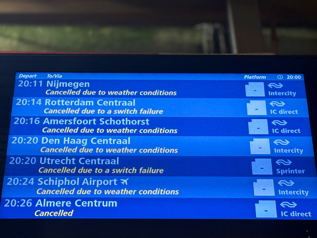 阿姆斯特丹周邊列車停駛。（路透社）