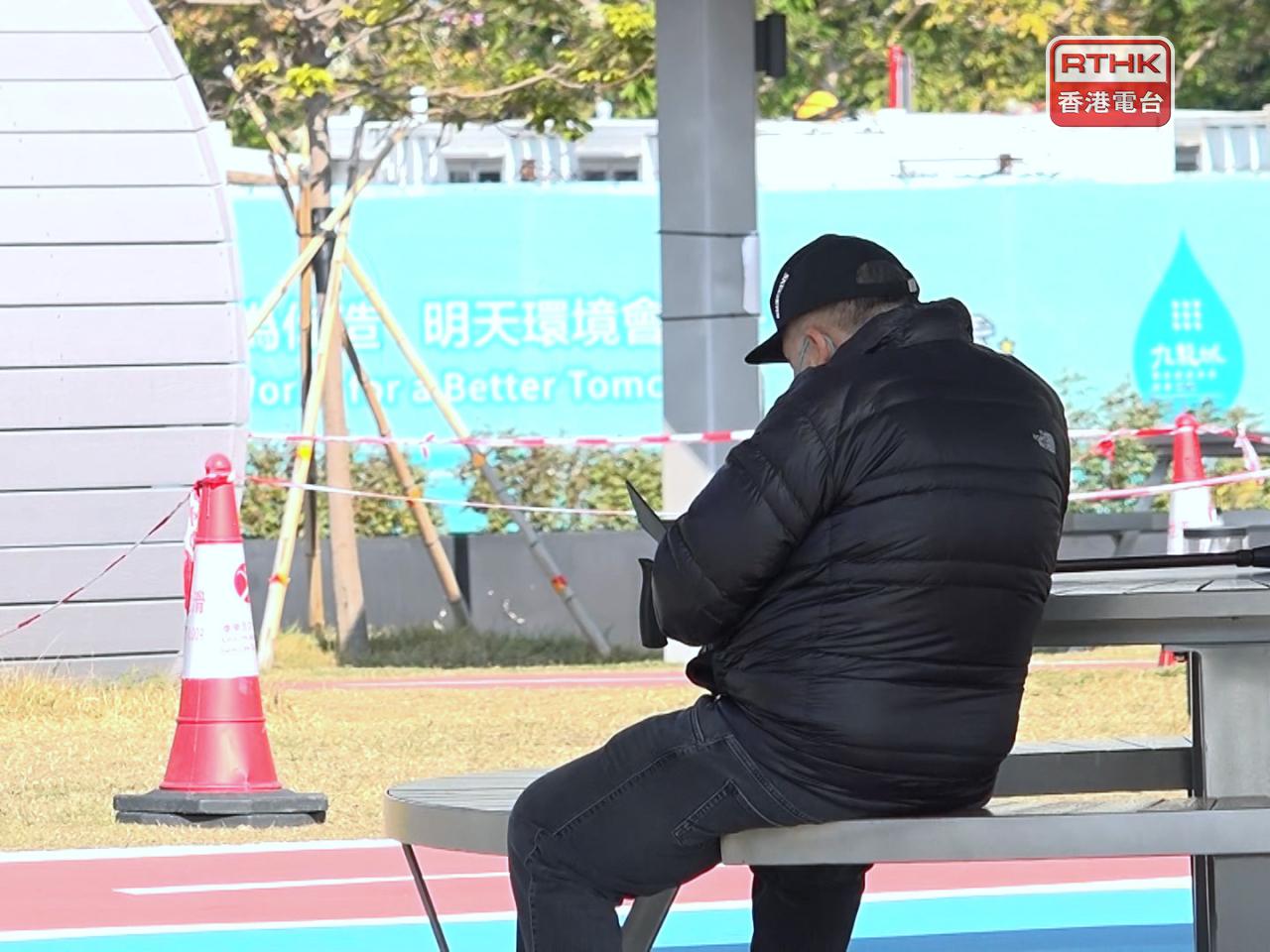 天文台料明早市區最低氣溫約10度，提醒市民注意保暖，多關顧長者及慢性病患者。（林紹鋒攝）