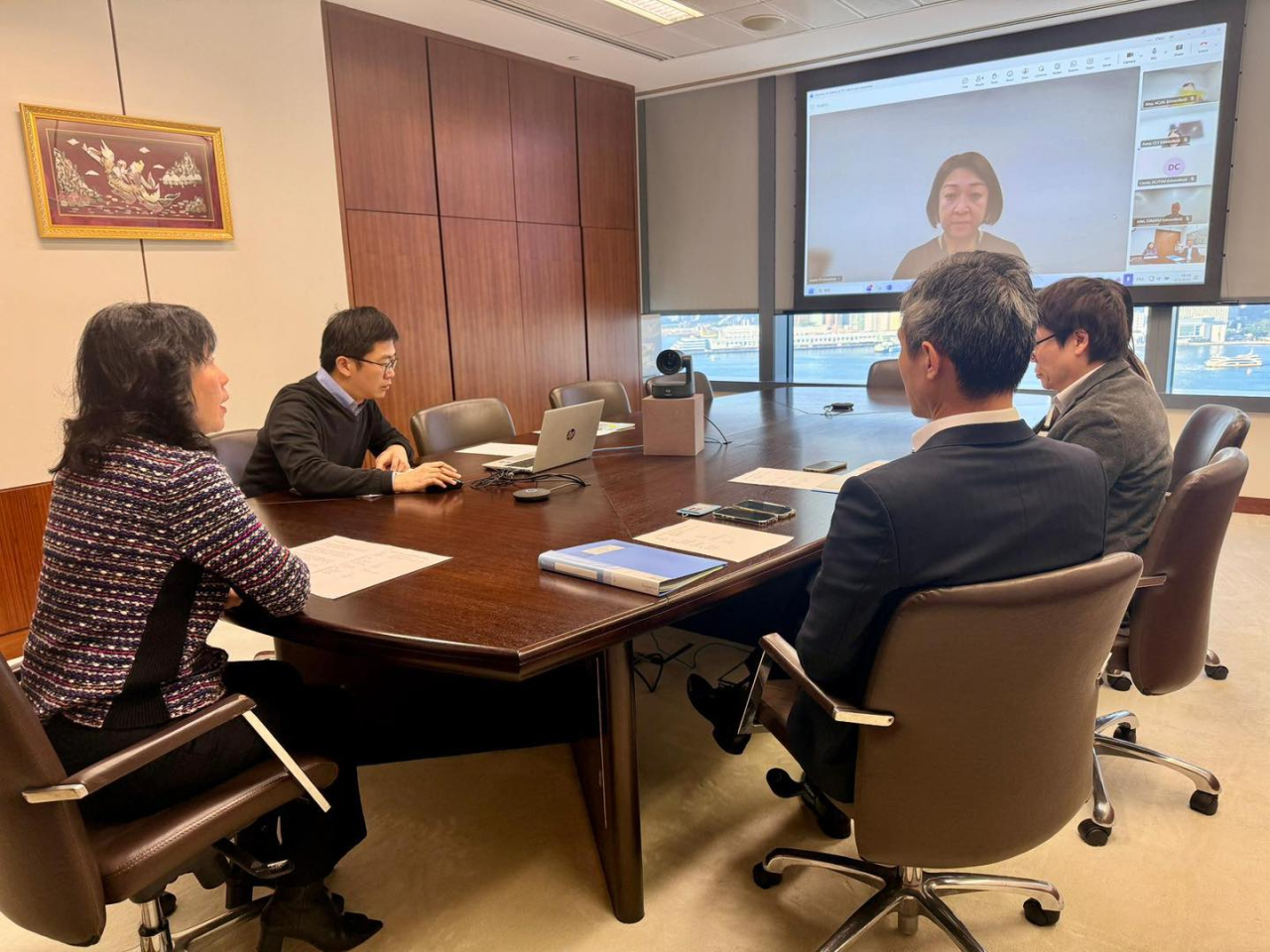 Transport chief Mable Chan holds a video conference with officials on further improvement measures for non-local drivers applying for Hong Kong licences. Photo courtesy of the Transport and Logistics Bureau