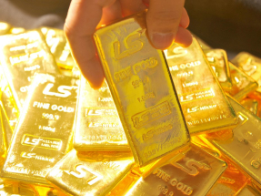 現貨金高見每盎司4497.19美元，升1.1%，連升3日，迫近歷史高位。（法新社資料圖片）