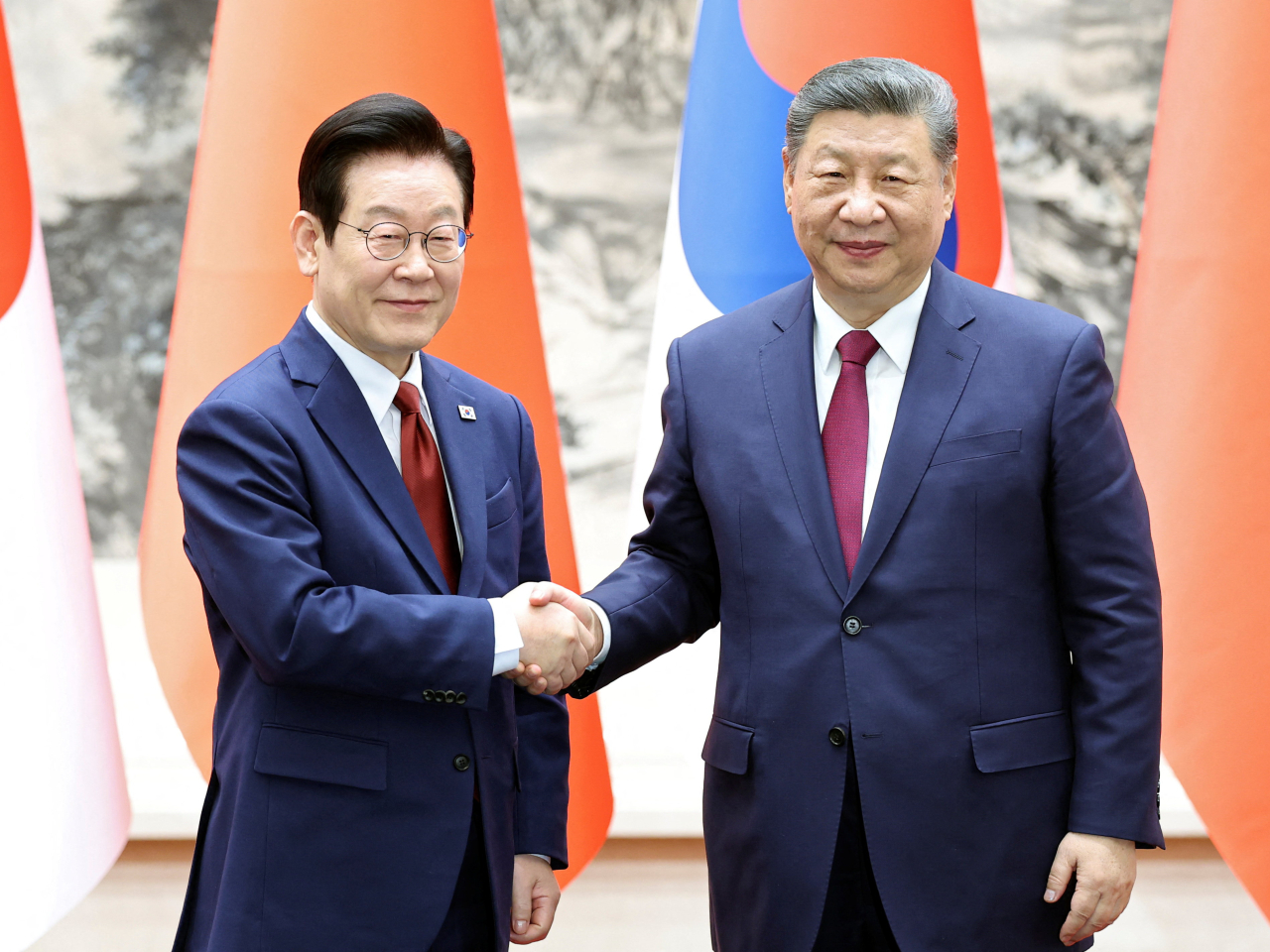 習近平周一在北京同韓國總統李在明會談。(路透社)