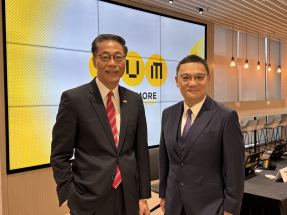 劉嘉鴻（右）稱今年投資應注重均衡配置，以應對潛在波動。（張詩民攝）