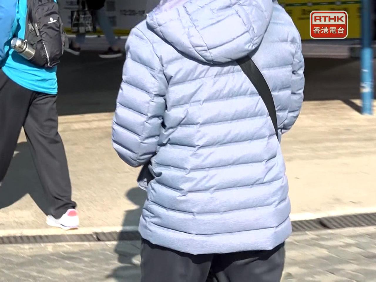 天文台表示，冬季季候風會在明天及後天繼續影響本港，早上天氣仍然寒冷，市區最低氣溫約10至11度。（郭志強攝）