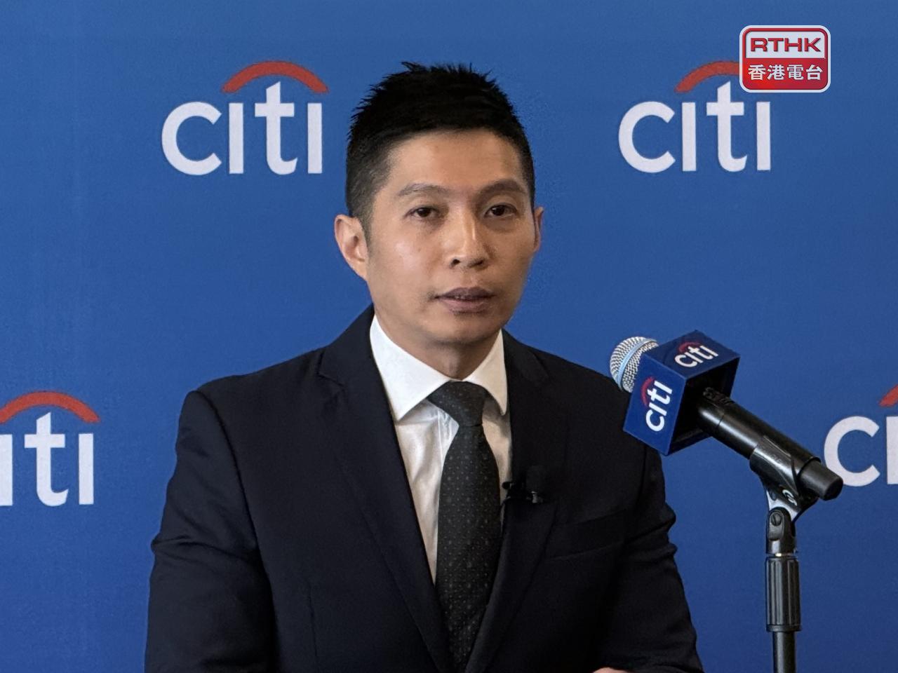 廖嘉豪表示，暫時維持恒生指數今年中目標27500點，年底升至28800點。（趙嘉駿攝）