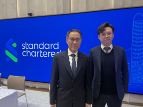 陳冠霖（右）相信今年本港樓價將呈現「L型」復甦，有上行的可能。（趙嘉駿攝）