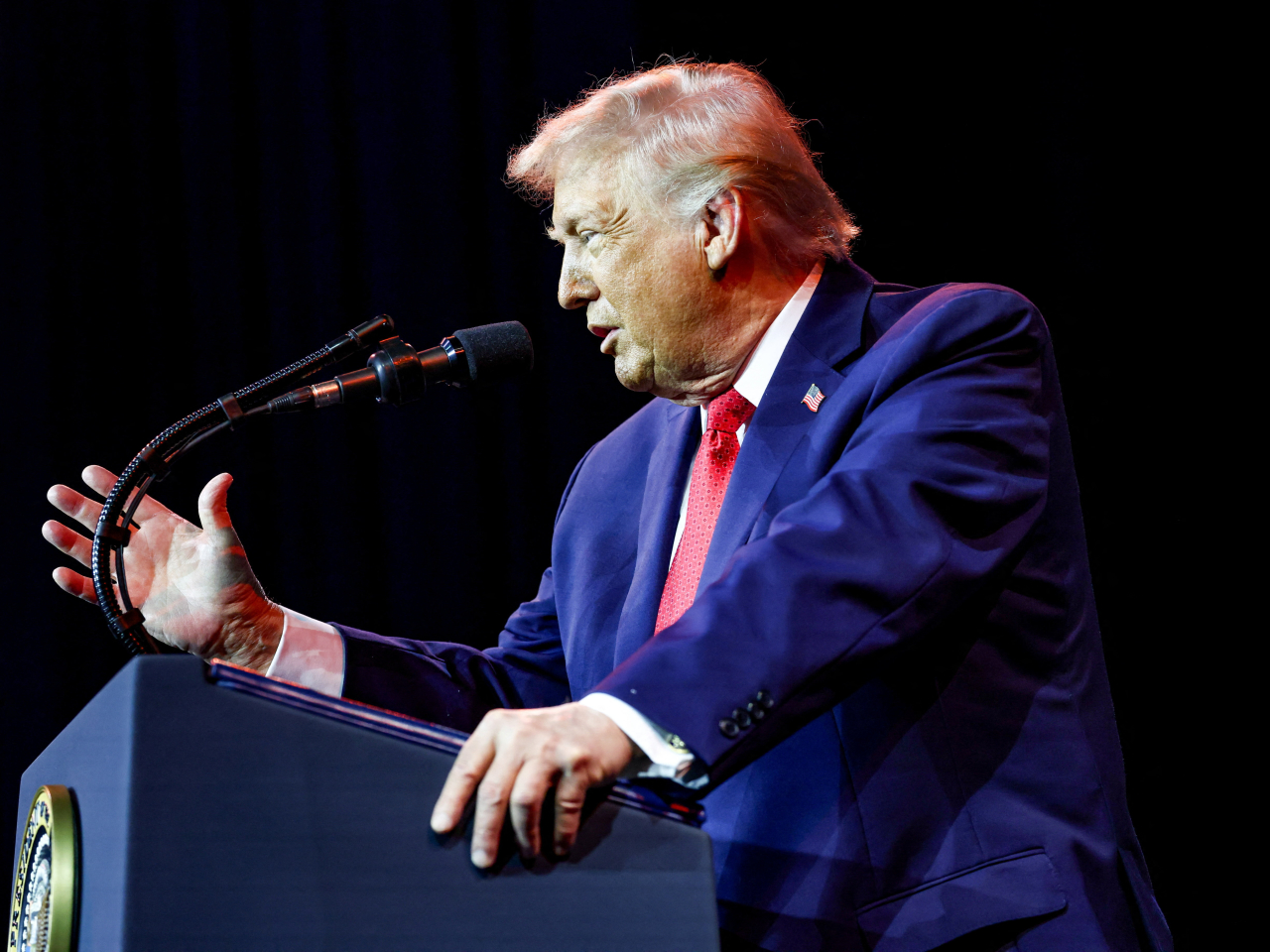 特朗普說，期待在不久的將來與佩特羅會面。（路透社資料圖片）