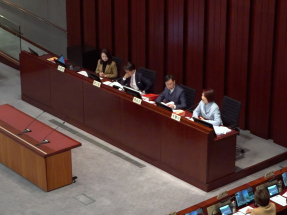 陳振英：是否舉行緊急質詢須與政府商量　李慧琼：按議事規則考慮