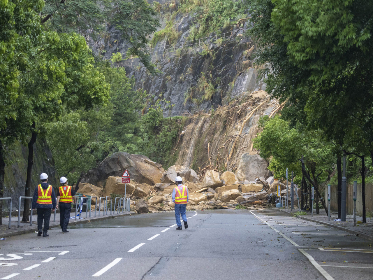 申訴專員公署公布就政府的防治山泥傾瀉工作及對政府斜坡的管理的主動調查行動報告。（政府新聞處）