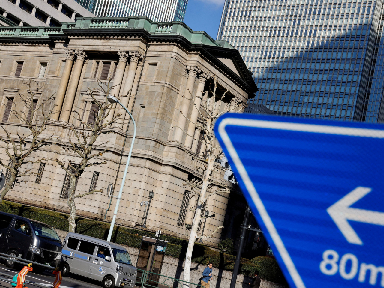 日本央行維持對全部9個地區的經濟評估維持不變，指各區經濟正在回升或逐步復甦。（路透社資料圖片）