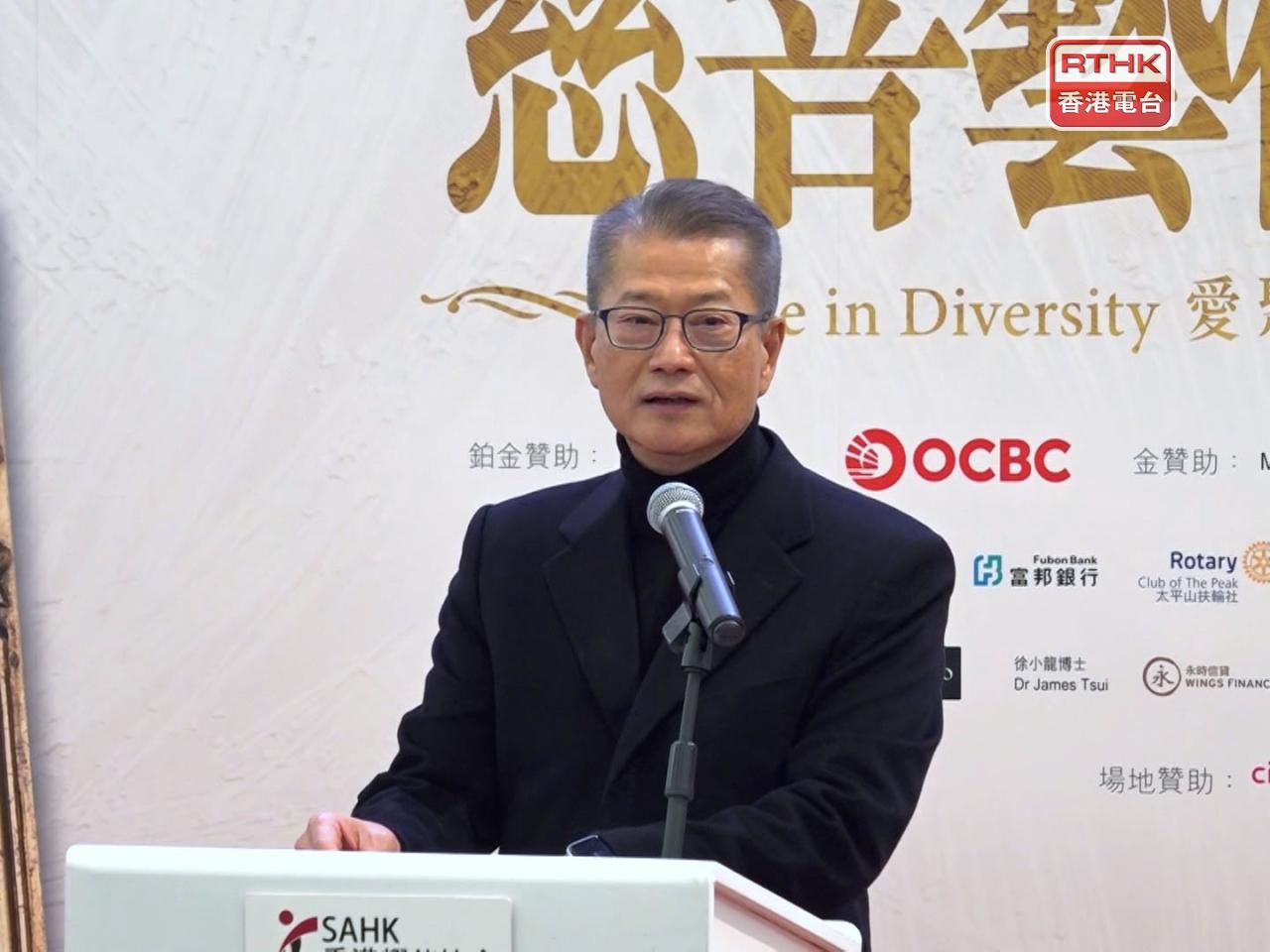 陳茂波說，除了資金以外，協助殘疾人士發展所長，讓社會更充分欣賞他們的潛能，也非常重要。（陳裕行攝）