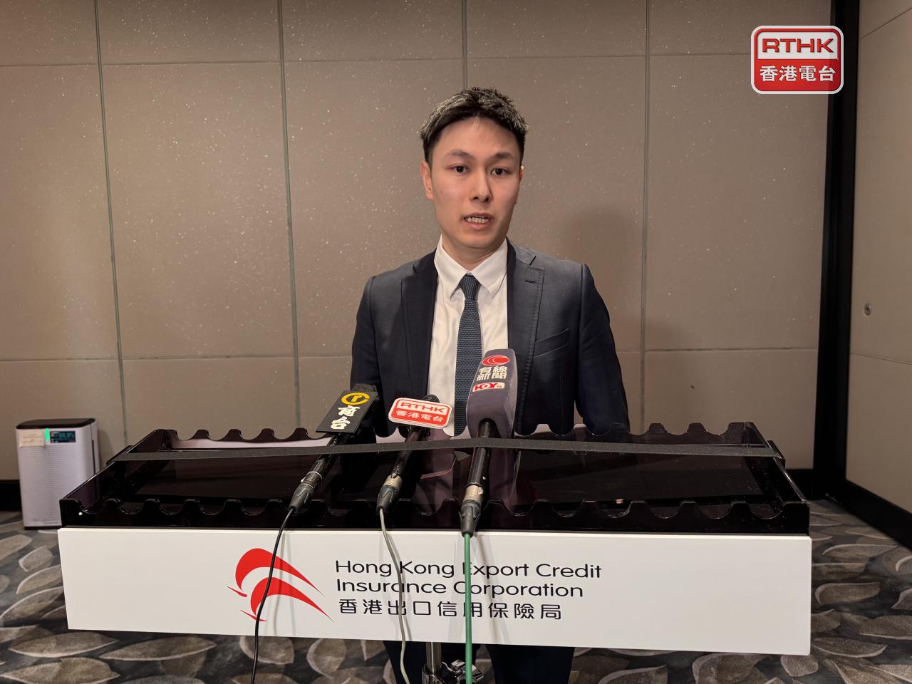 謝家曦預計，本港今年全年經濟增長約3%，雖然較2025年該行預測數據3.2%為低，但已較疫情前10年平均增長2.8%更高。（張詩民攝）