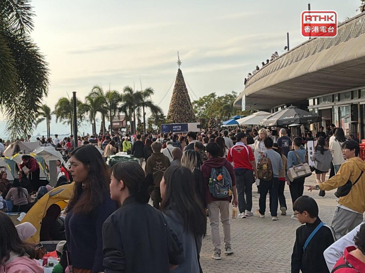 西九文化區在聖誕新年期間舉辦的一系列活動，吸引超過128萬訪客人次，較去年同期增加近七成。（港台圖片）
