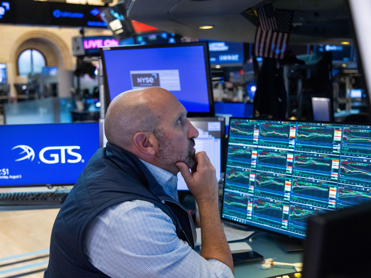 道瓊斯指數較早時報49080點，升84點，升幅0.17%。（新華社資料圖片）