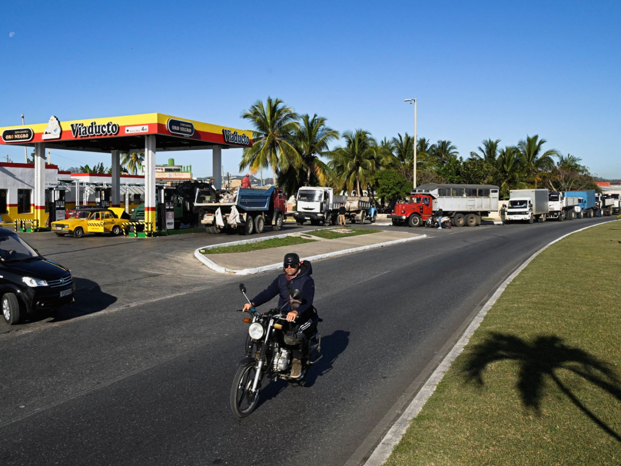 委內瑞拉局勢未明，外界關注古巴的石油供應會否受影響。圖為古巴一個油站。(路透社資料圖片)