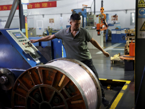 內地去年PPI跌2.6%，跌幅按年擴大0.4個百分點，但單計12月PPI按年跌幅收窄至1.9%。（路透社資料圖片）