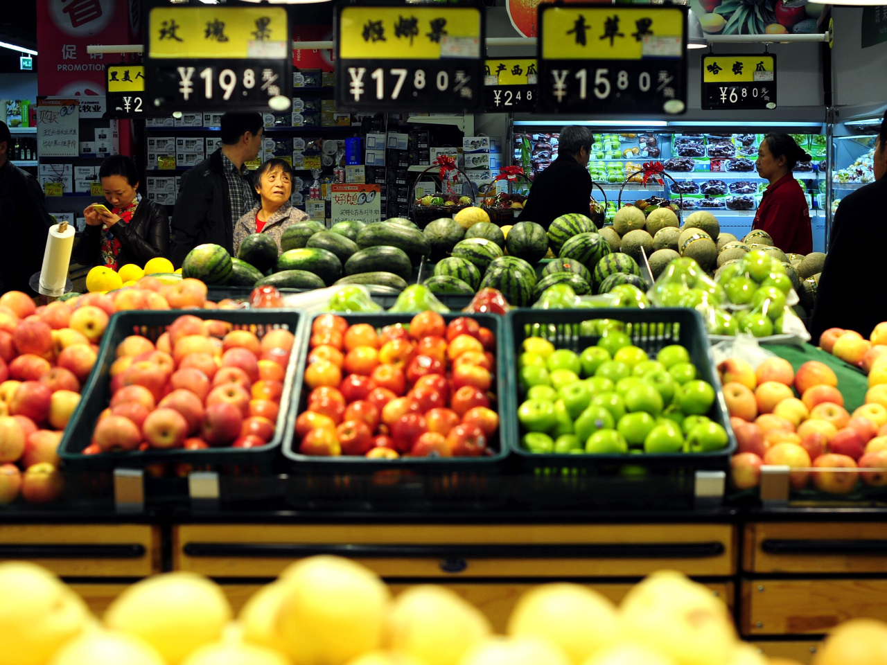 林俊泓認為，上月CPI符合預期，主要鮮菜、鮮果等貢獻，又估計今年CPI按年升1%。（新華社資料圖片）