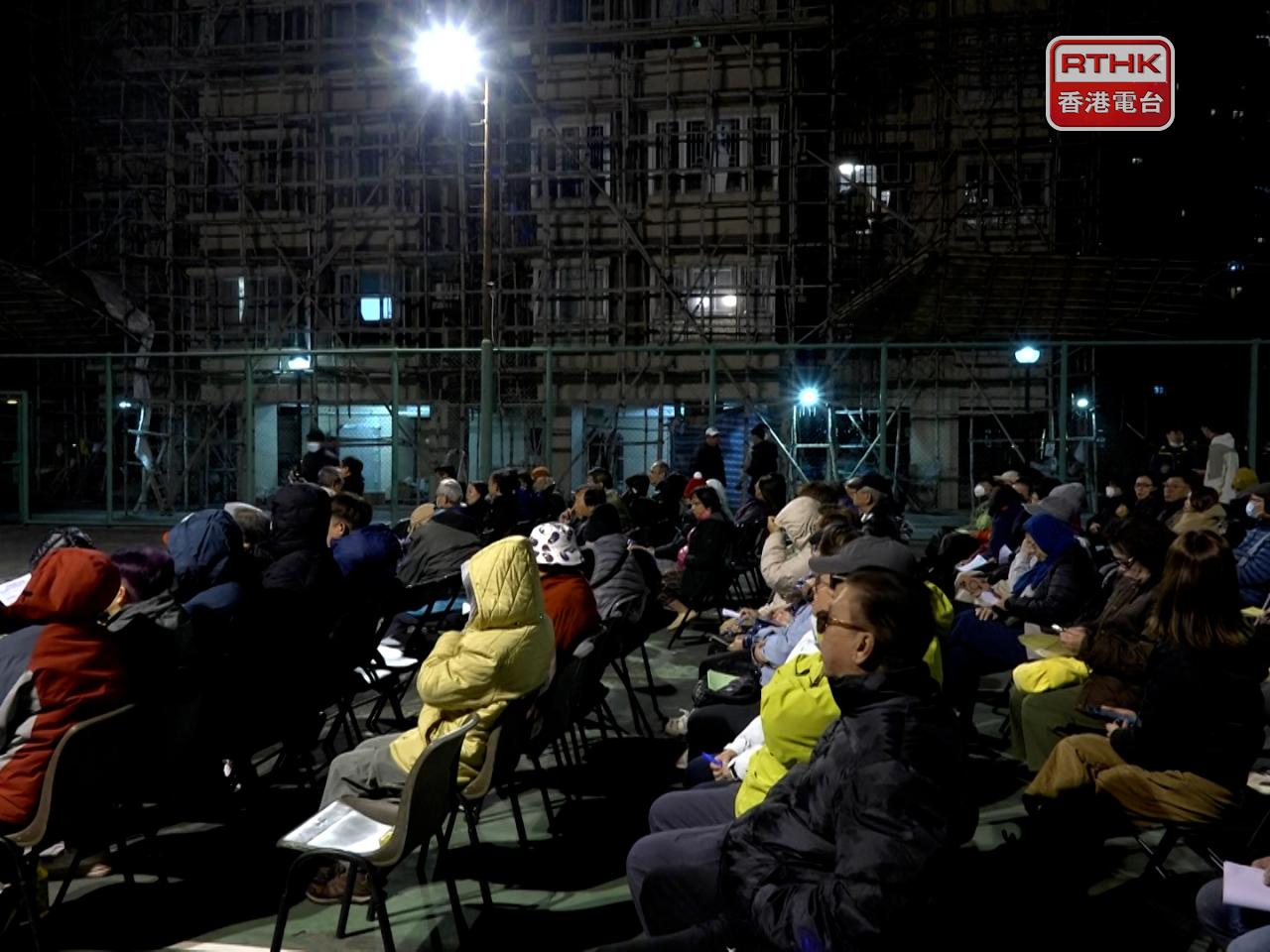 屯門怡樂花園晚上召開業主立案法團特別業主大會。(孔令輝攝)
