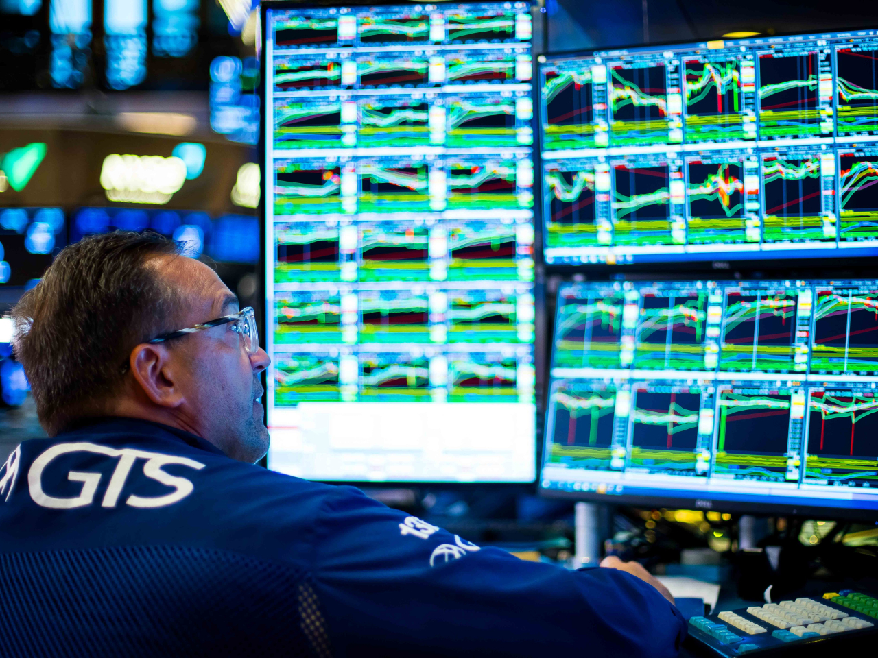 道瓊斯指數較早時報49425點，升159點，升幅0.32%。（新華社資料圖片）