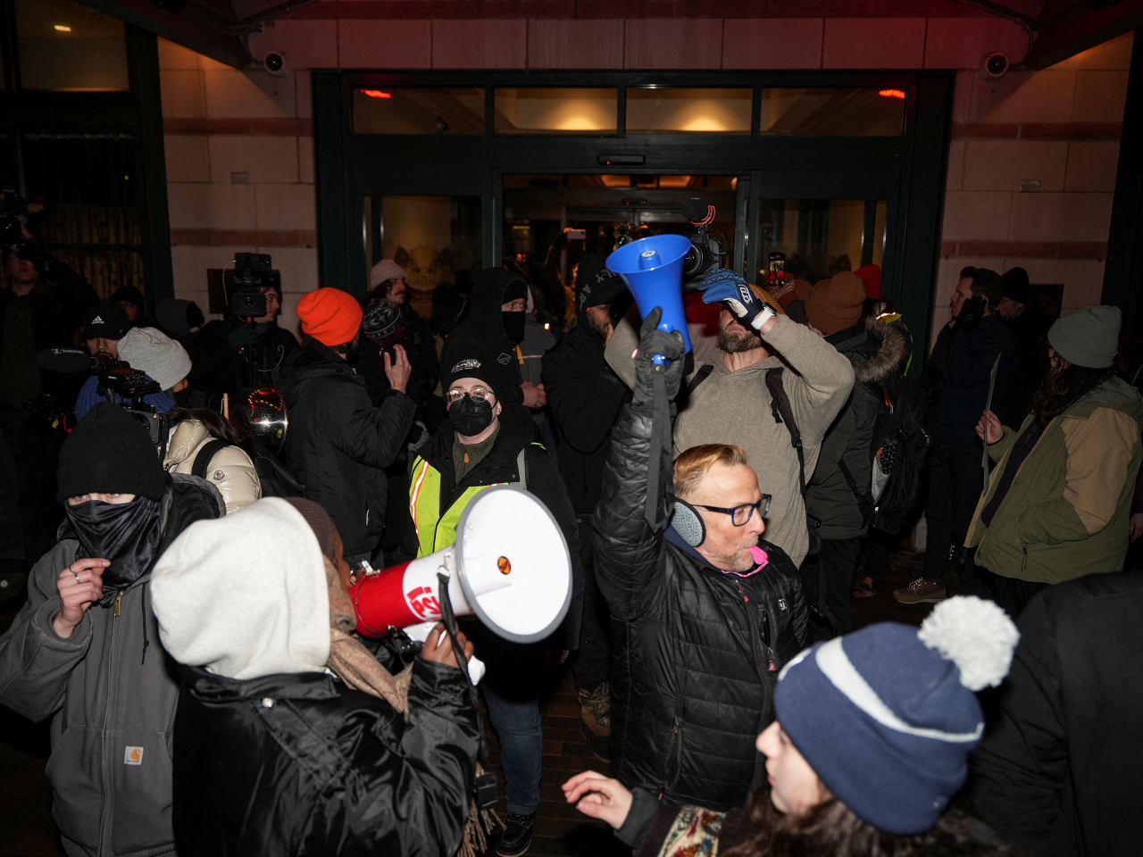 Protesters gather with loudspeakers outside a hotel in Minneapolis, Minnesota, to make sure there is no rest for the ICE officers staying there. Photo: Reuters