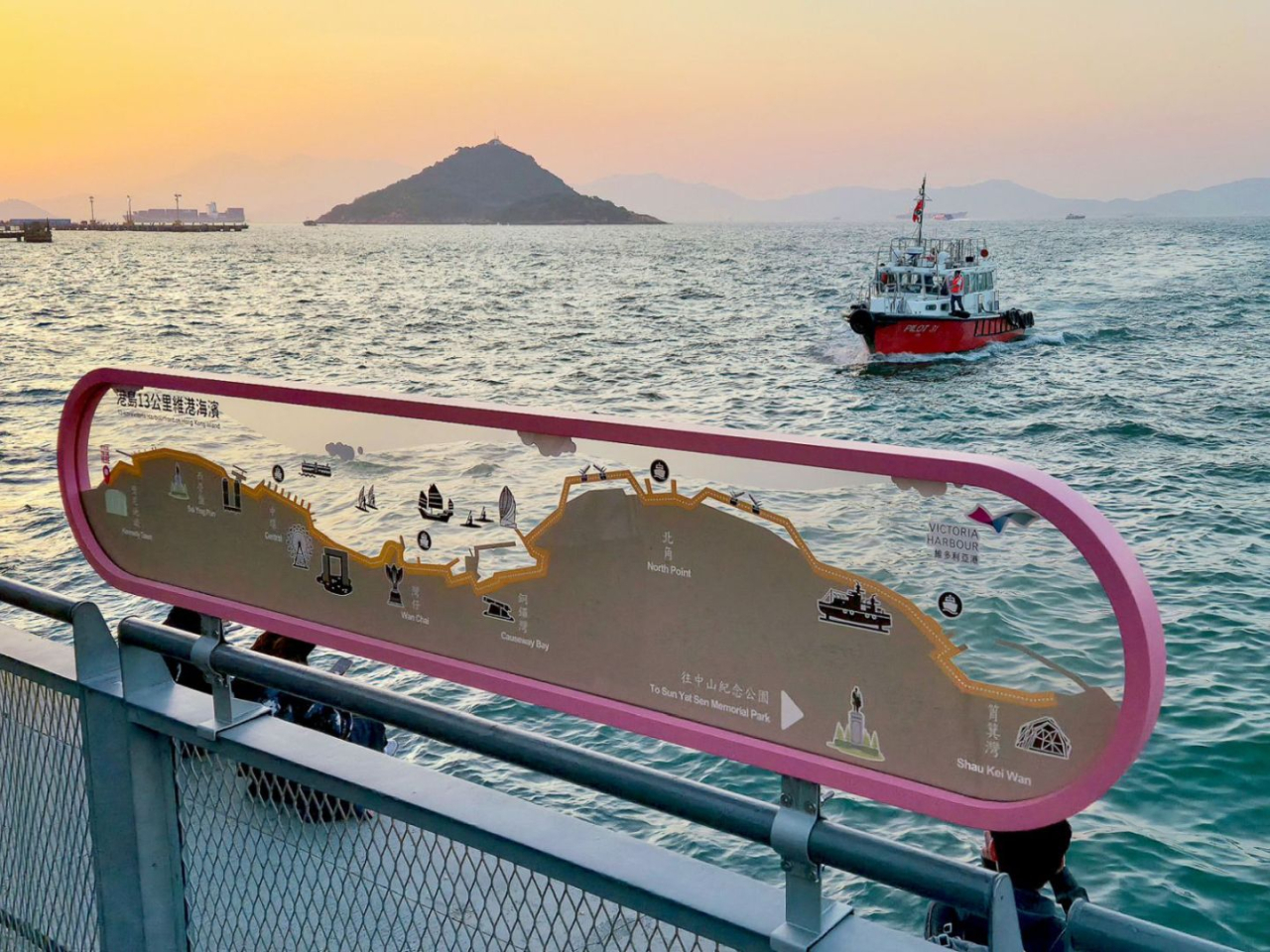 The secretary for development says the government aims to extend the total length of the Victoria Harbour waterfront promenade to 34 kilometres by 2028 or earlier. Photo: Bernadette Linn's blog