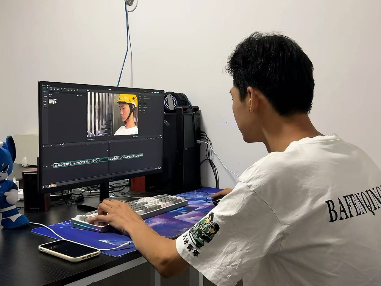 葛乾坤拍攝剪輯短片上載社交平台。（受訪者提供）