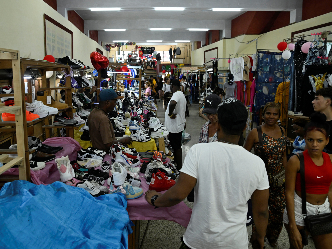 特朗普日前警告，若果古巴不盡快達成協議，將會面臨零石油和零資金流入。圖為古巴首都哈瓦那一間商店。（路透社）