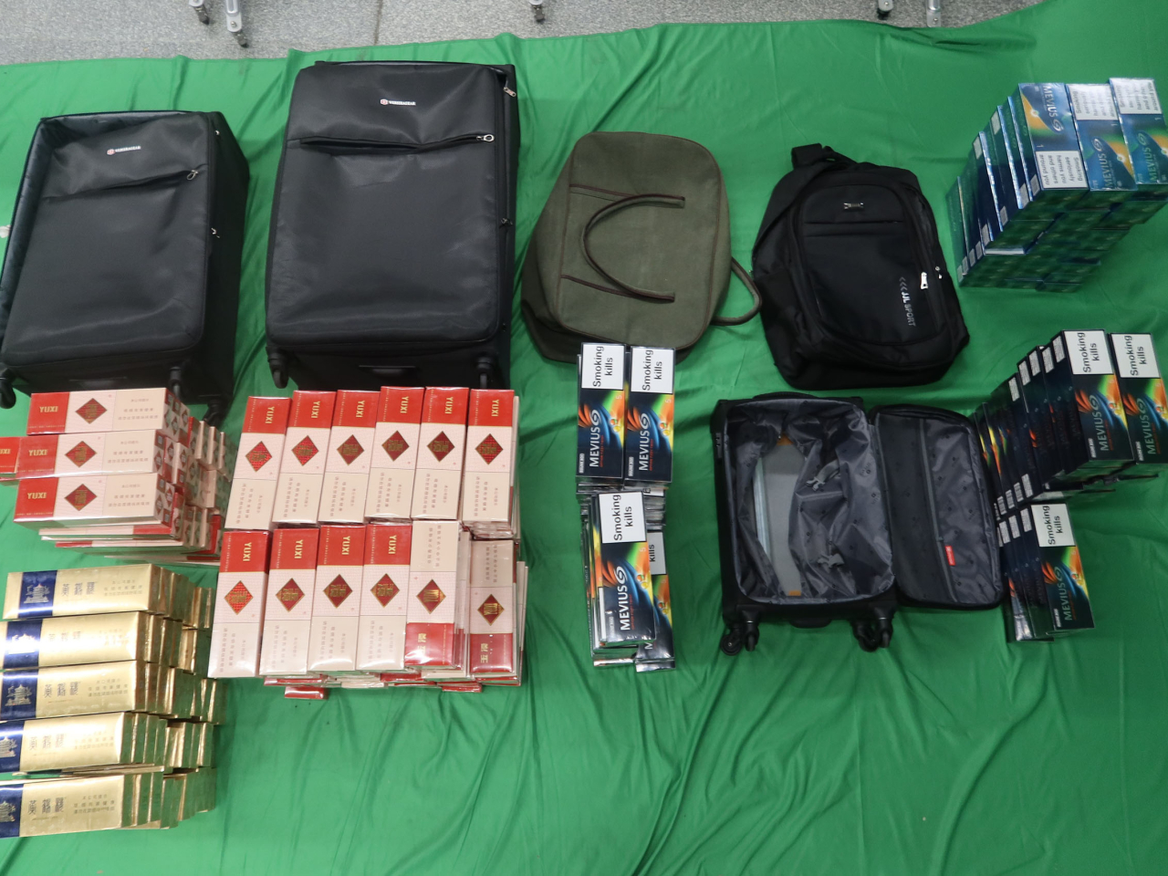 海關檢獲的未完稅香煙。（政府新聞處）