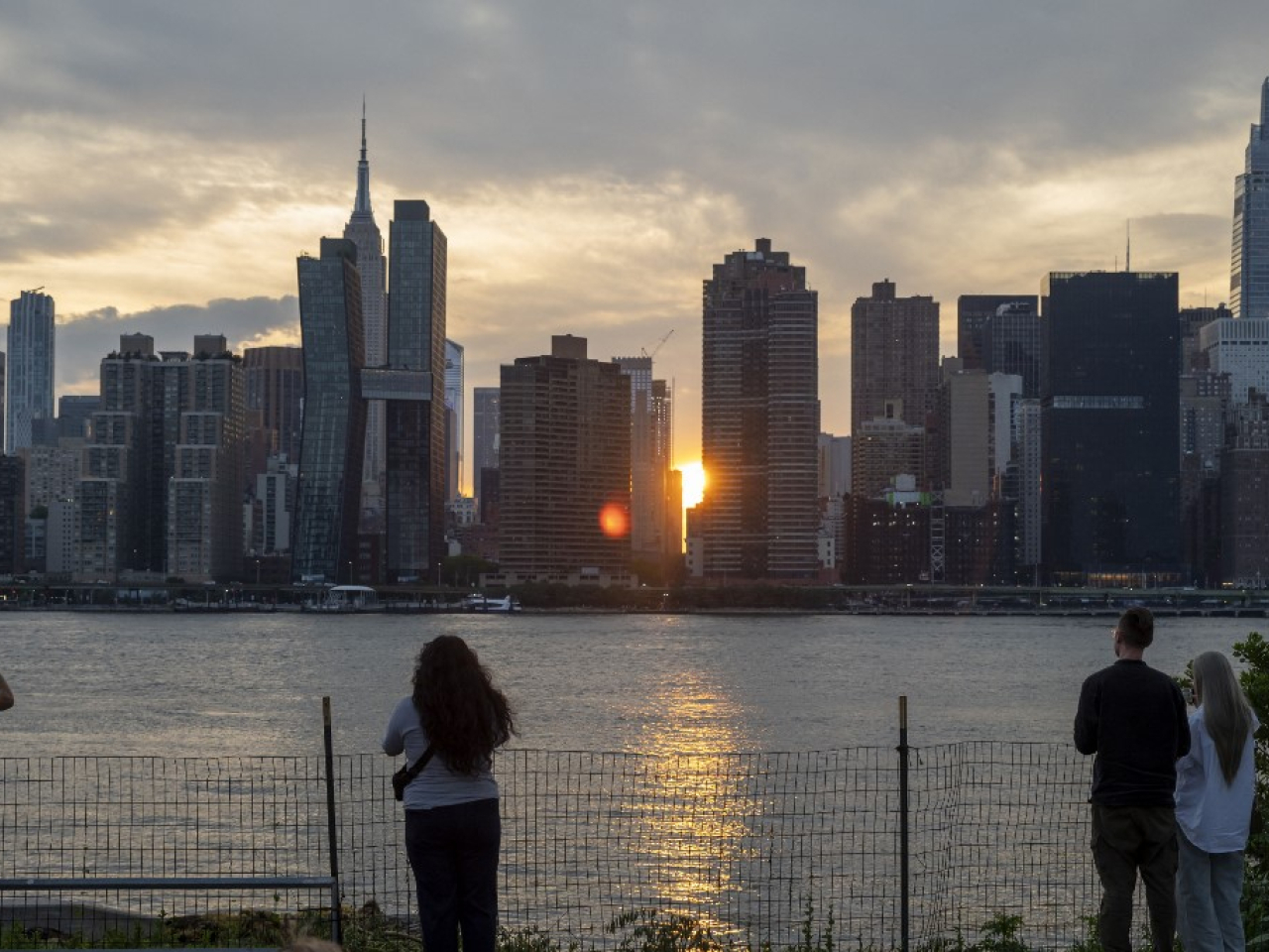 上海商業銀行預期美國全年經濟增長放緩至2.2%，消費增速或低於生產力提升。（法新社資料圖片）