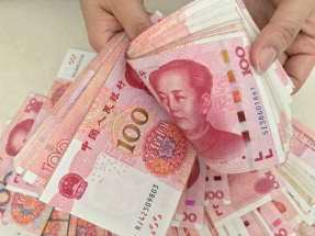 在岸人民幣收市報6.9765兌1美元，較上日收市跌23點子。（港台圖片）