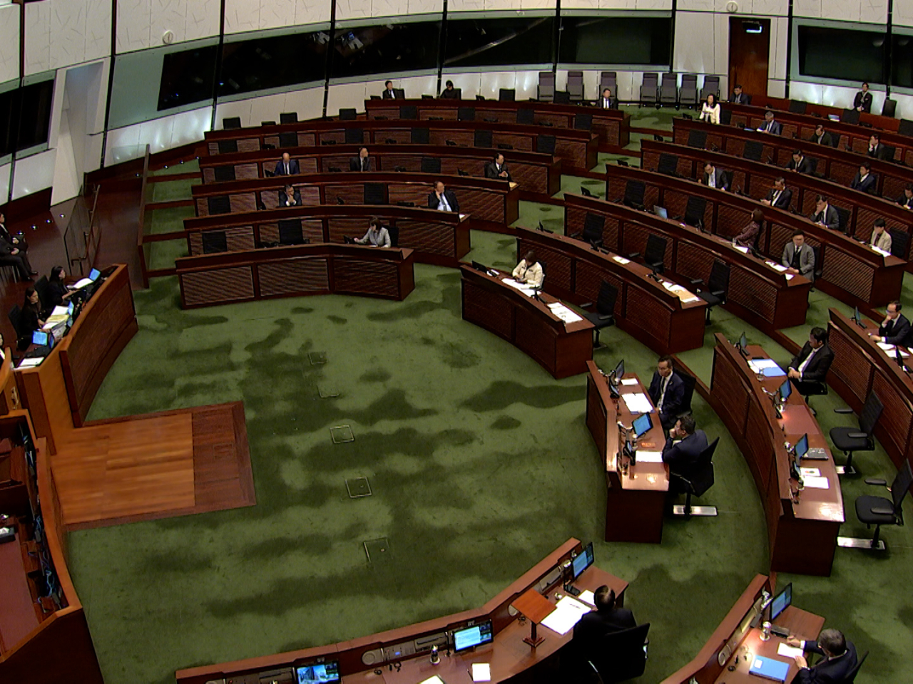 今屆立法會召開首次大會，政府動議有關大埔宏福苑火災後支援及重建工作的議案。