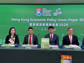 蔡洪濱（右二）稱香港應進一步發揮「超級連繫人」作用，發揮香港經濟優勢和潛力。（張詩民攝）