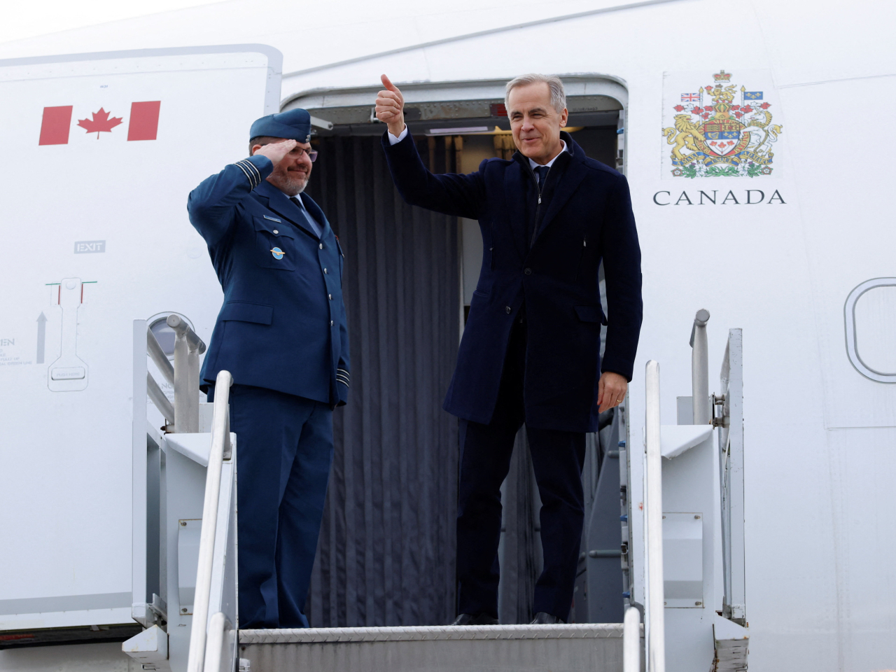 卡尼在溫哥華的機場啟程前往中國。（路透社）