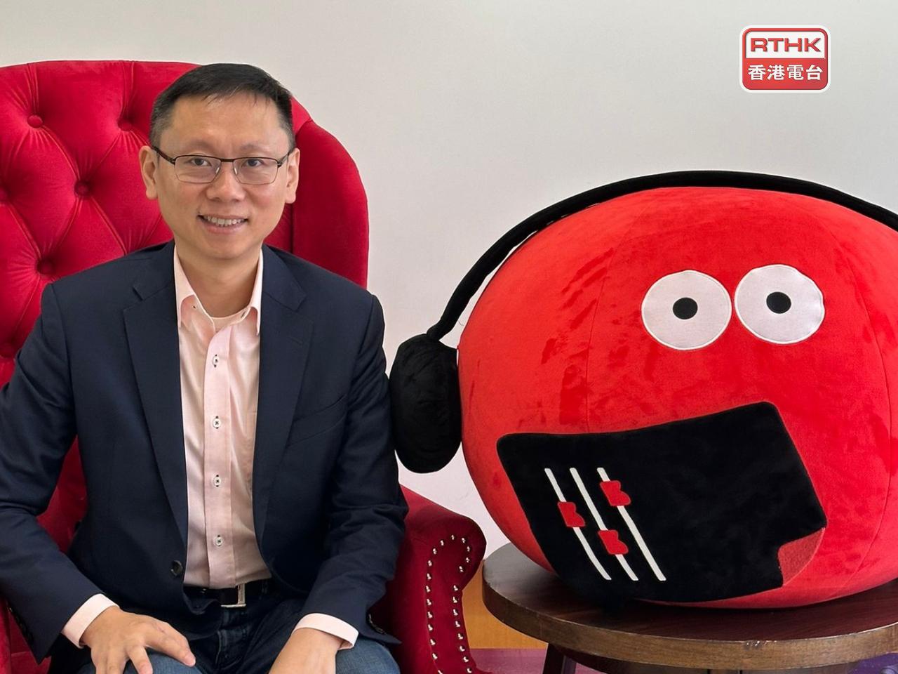 許佳龍表示，Z世代的簡約生活方式正顛覆傳統消費市場，相關企業正努力摸索及適應這新世代消費模式。（港台圖片）