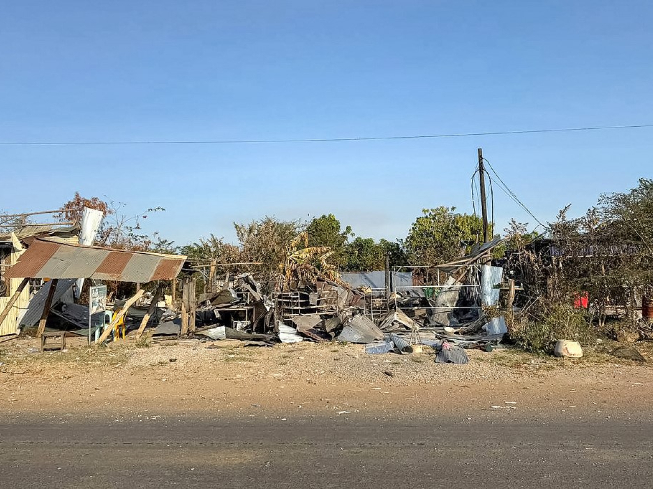 柬泰邊境早前發生衝突，房屋受損。（法新社資料圖片）