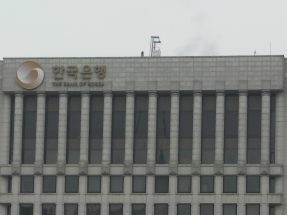 韓國央行說，將密切關注國內外政策環境變化，評估對通脹走勢及金融穩定的影響。（港台圖片）