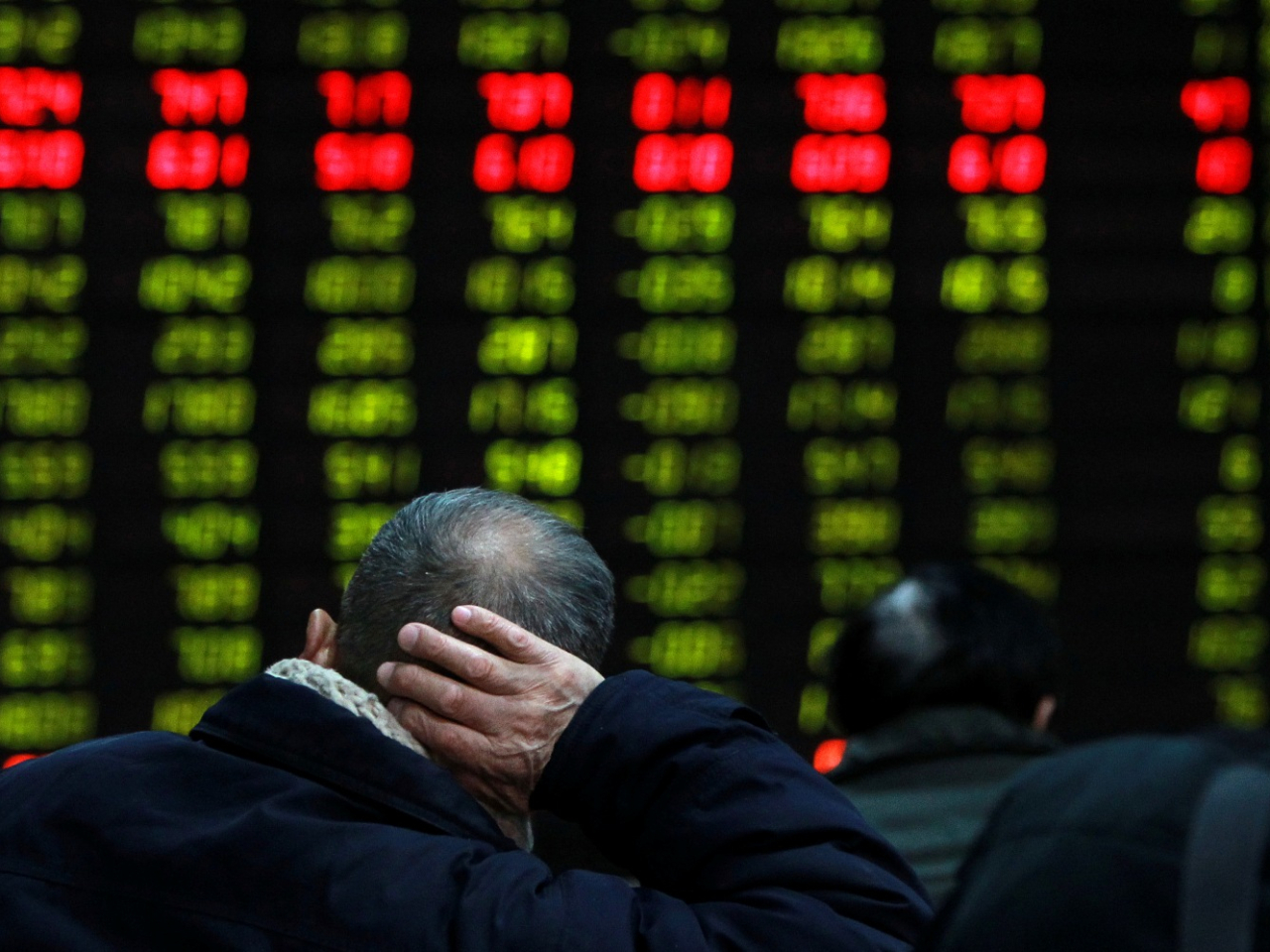 上證指數半日收報4101點，跌24點，跌幅0.6%。（新華社資料圖片）