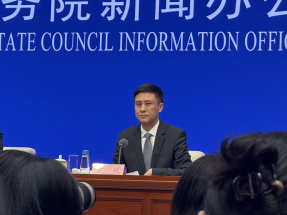 李斌表示，當局將引導金融機構開發簡單好用的匯率避險產品，降低中小微企業匯率避險成本。（陳曉筠攝）