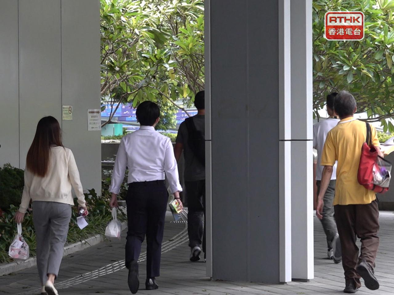 陳茂波說，公務員薪酬調整要考慮私人市場收入調整、本港財政狀況及經濟前景等。（港台圖片）