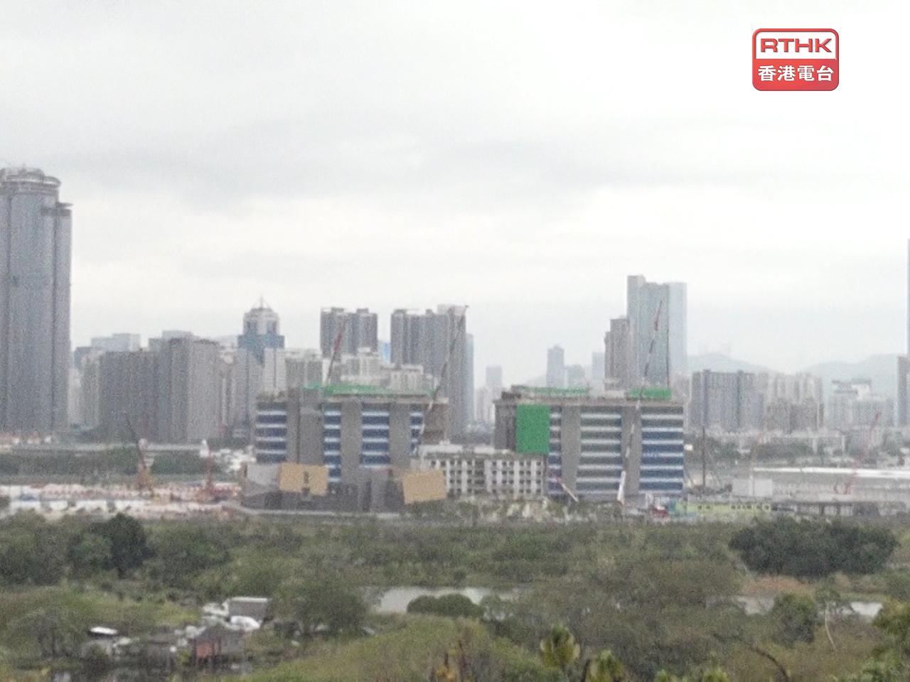 陳茂波稱發展北都需前期投入、稅收及回報集中於後期，因此可能要發行較長期債券。（港台圖片）