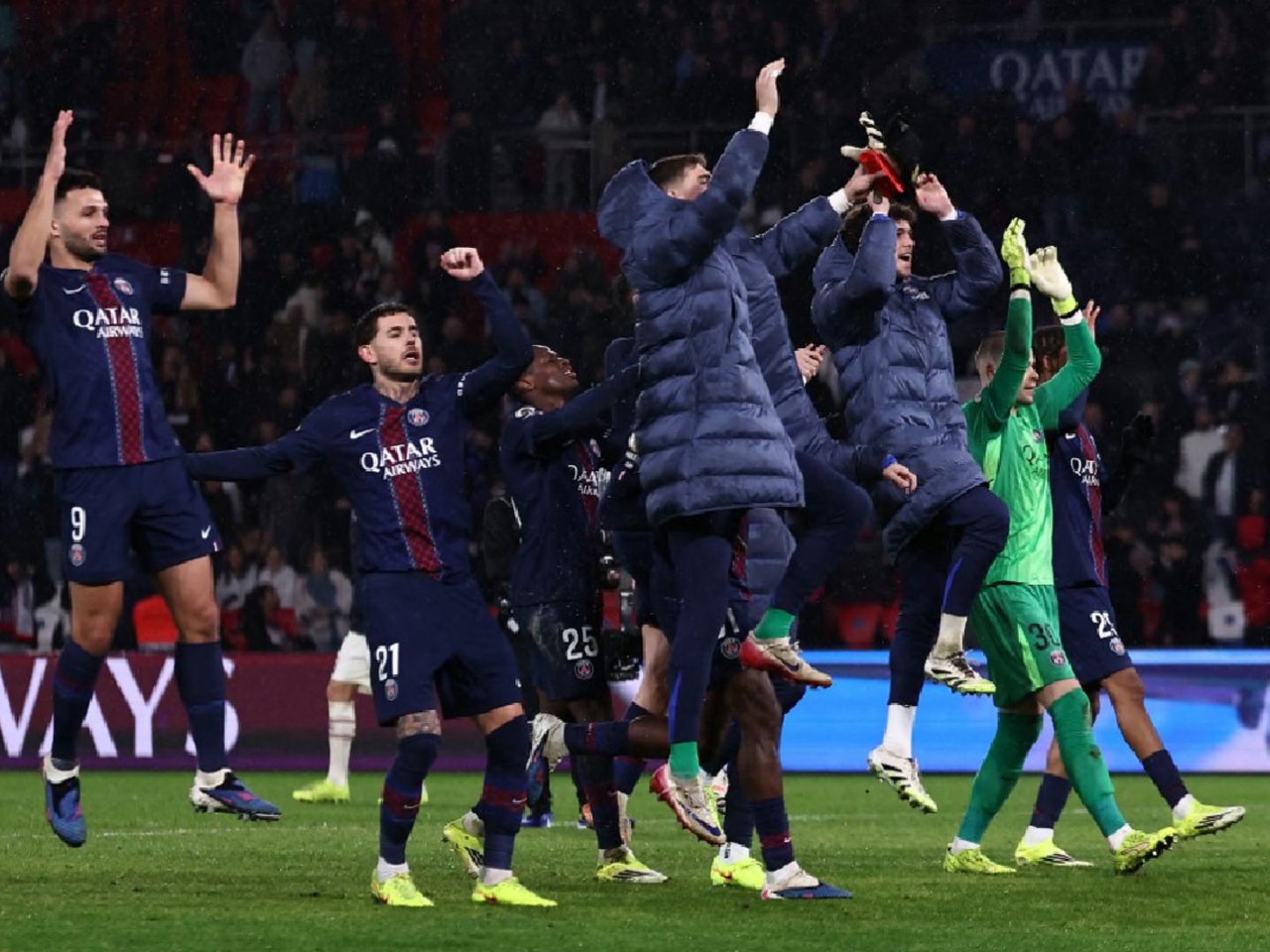 聖日耳門擊敗對手後，球員興奮慶祝。（法新社）